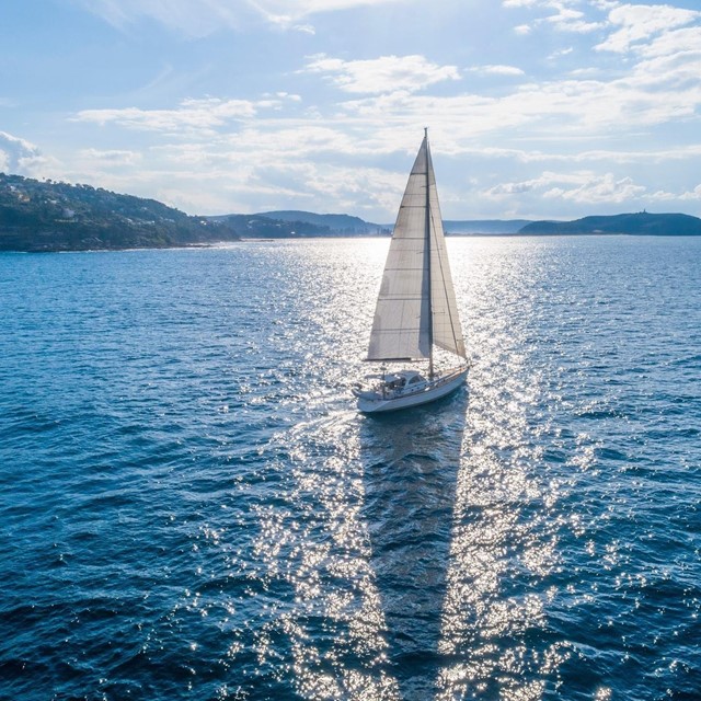 ¡Navega el Atlántico con nuestro barco!